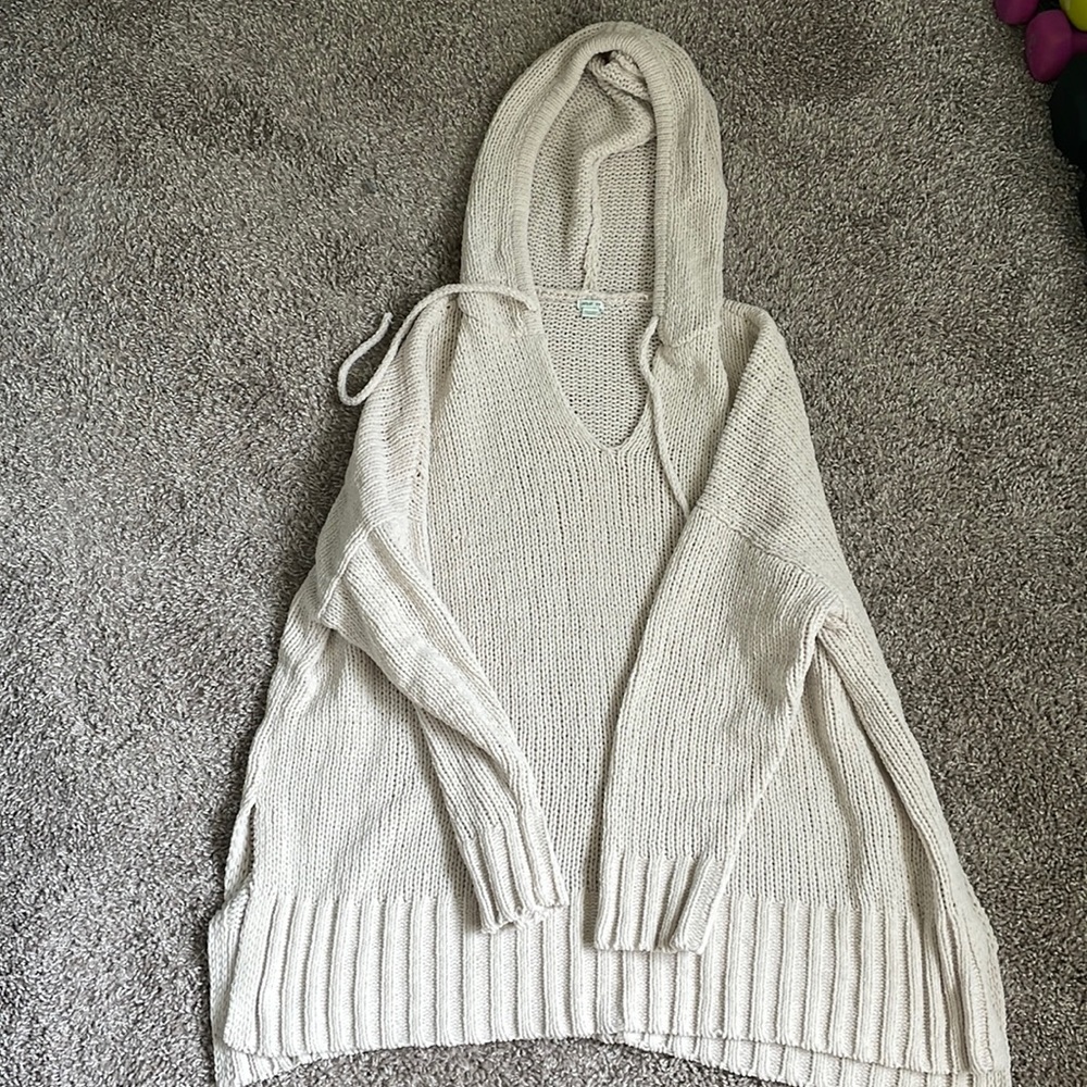 Cream colored. Velvet-like material. Aerie. Size M. Gently worn.